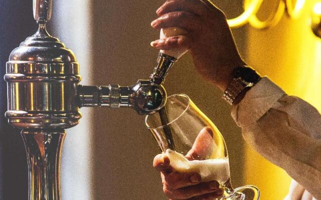 AX The Victoria Hotel