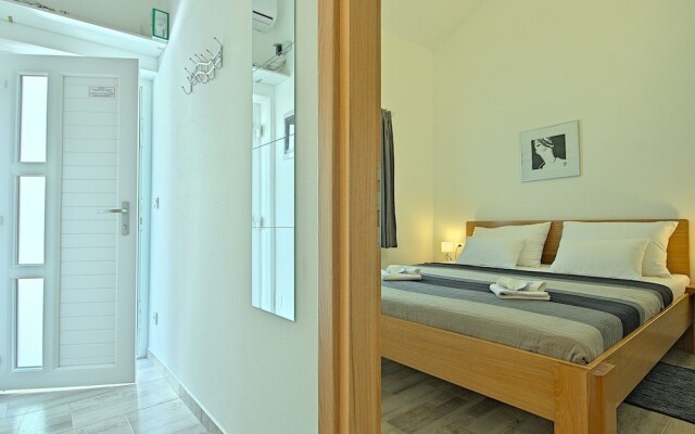 Spacious Holiday Home With Swimming Pool Near Sea in Vodnjan