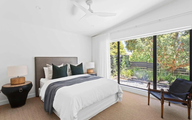 Midnight Sands Luxe Beachside Designer With Pool