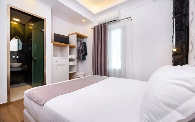 Deluxe Hotel Santorini