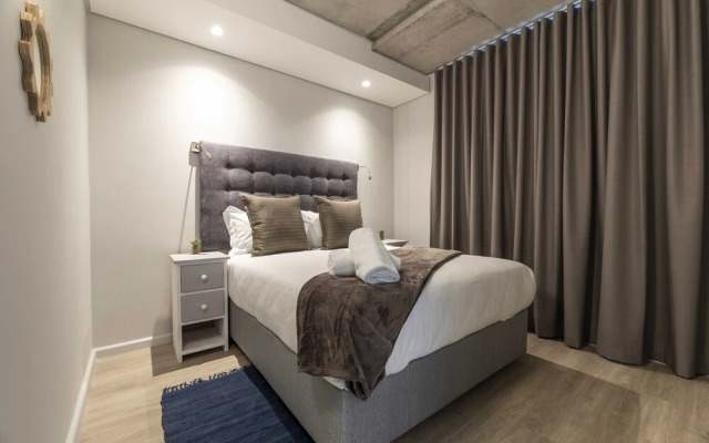 C502 Woodstock Quarters with Pool & Gym