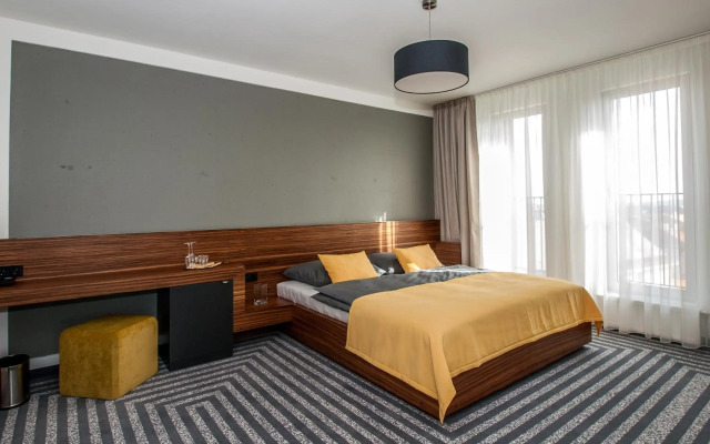 Hotel 99