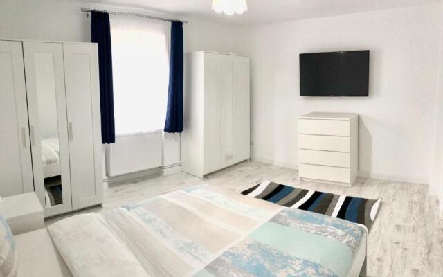 Riverside Ski Apartment