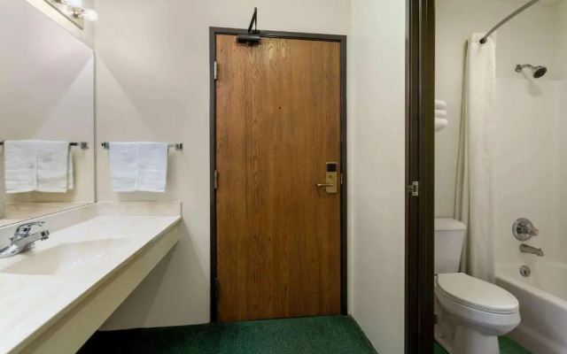 Super 8 Motel - Reedsburg