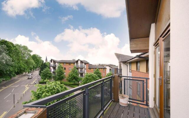 Modern 2 bed apartment in Croydon