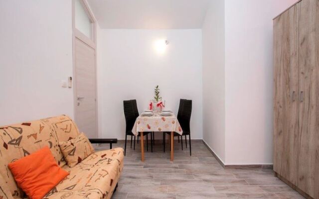 Pleasant Oriana Apartment near Sea
