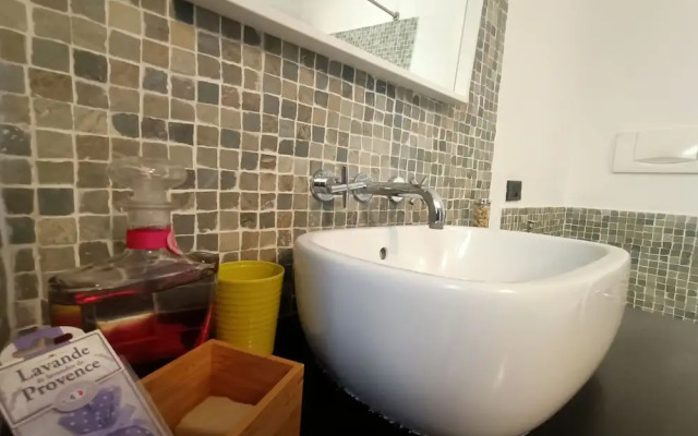 Delle Erbe The Nightlife