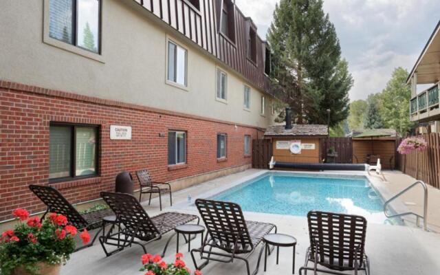 Silverglo Condominiums Unit 209