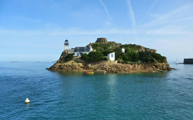 In Locquirec With 3 Bedrooms And 1 Bathrooms