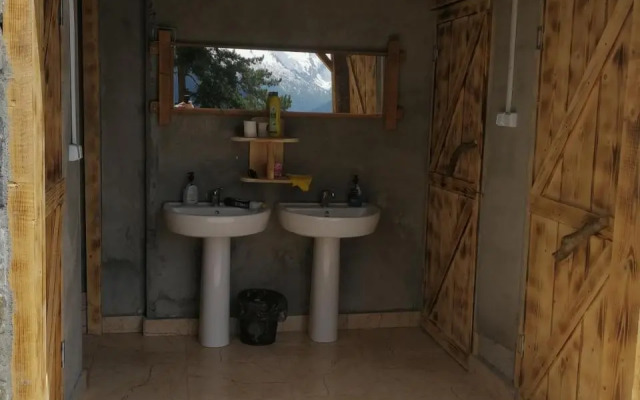 Heshkili huts Svaneti