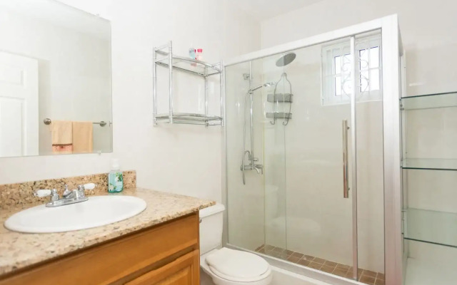New Kingston Guest Apt at Fairway