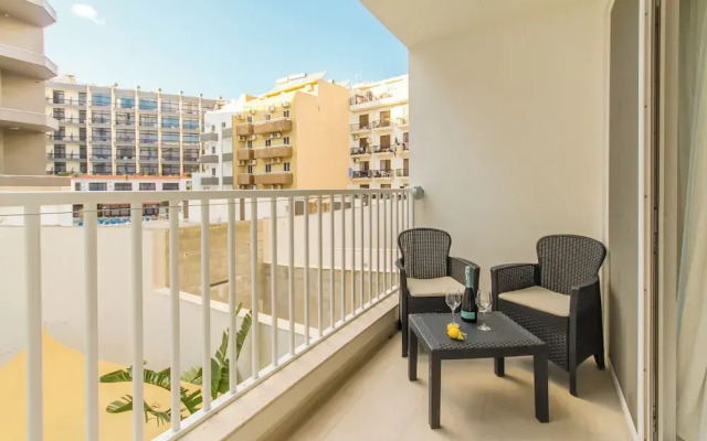 Spacious & Modern by the sea Qawr
