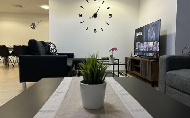 Moonlight Hostel Jbr
