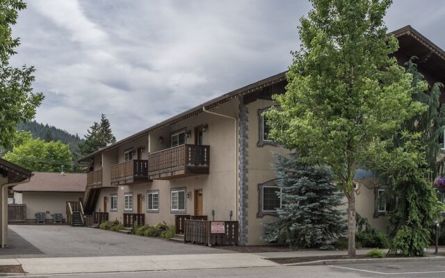 Bavarian Mountain Suite 2 Bedroom Condo by NW Comfy Cabins by RedAwning