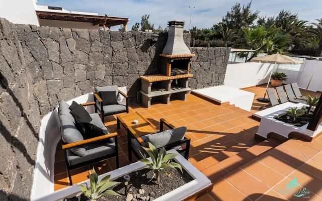 Inviting 4-bed Villa in Playa Blanca