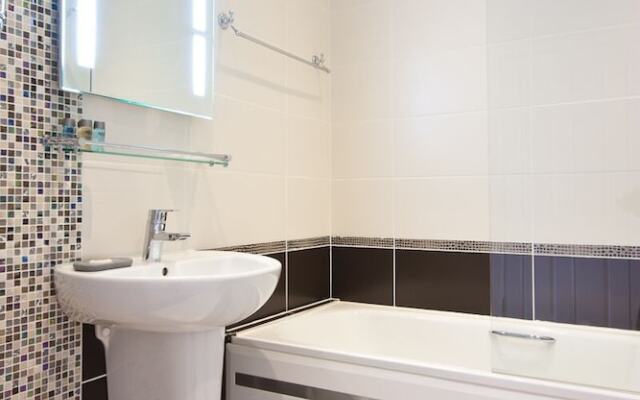 Bowness Bay Suites - Adults only