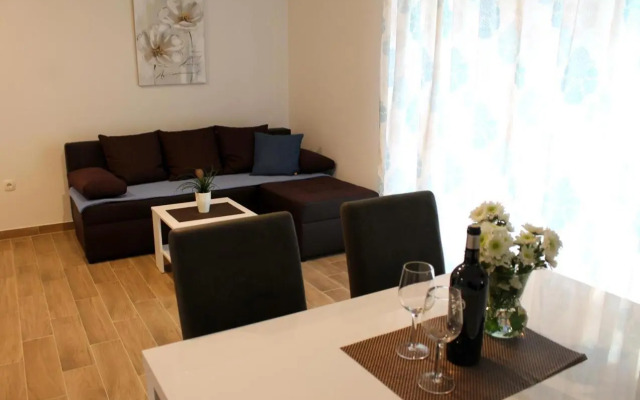 Apartments with a parking space Podaca, Makarska - 15475