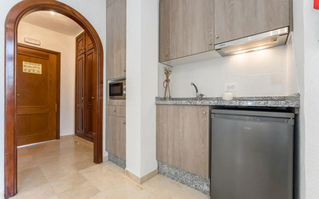Klayman Olivina Aparthotel