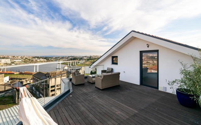 WHome Riverside View Premium Apartment w/ AC & Terrace