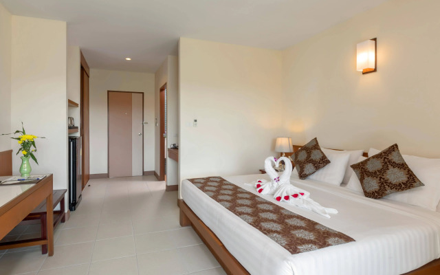 Chaiyapruek Suites