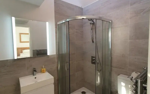 Modern Kings Road Executive Apartment