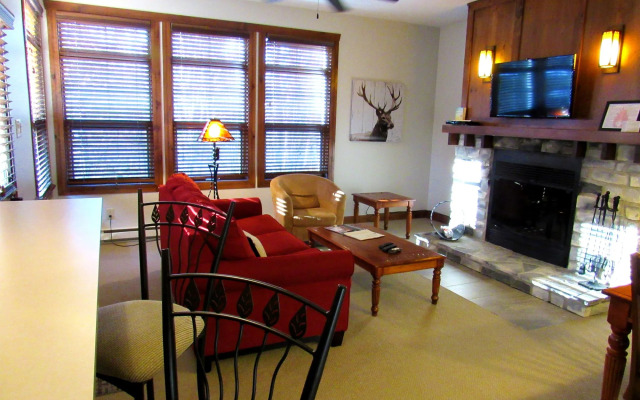 Tremblant les Eaux by Les Suites