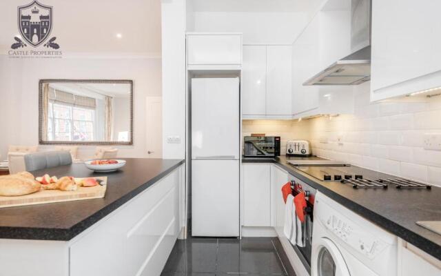 Castle Properties: The Sovereign 5 Bed Town House