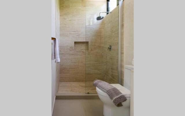 Villa Isla - Jacuzzi and Chef includ 4 BR 8 PPL