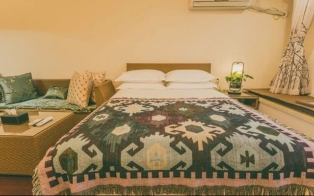 Carol Service Apartment