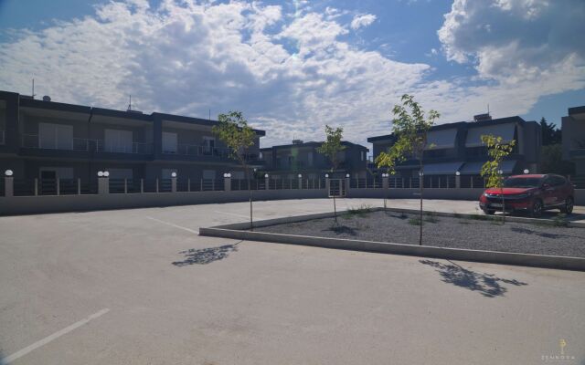 Zennova 24 Nikiti FLOW Family Apt