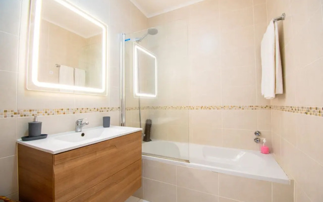 99B Hibiscus Monte Dourado