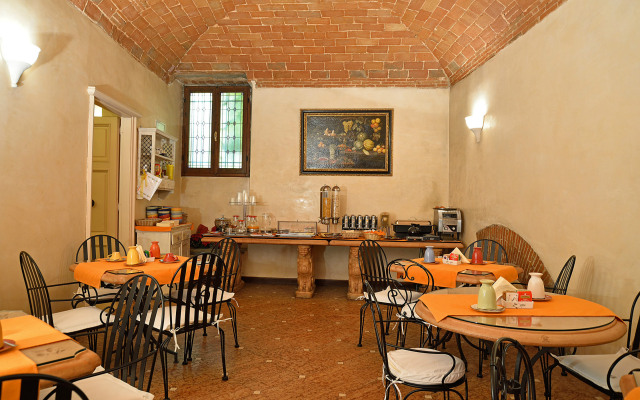 Porta Faenza Hotel