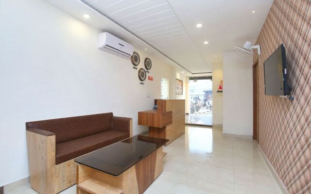 OYO 24442 Amaze Inn