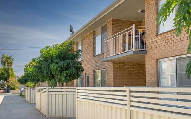 Rustic Charm - Central & Sophisticated