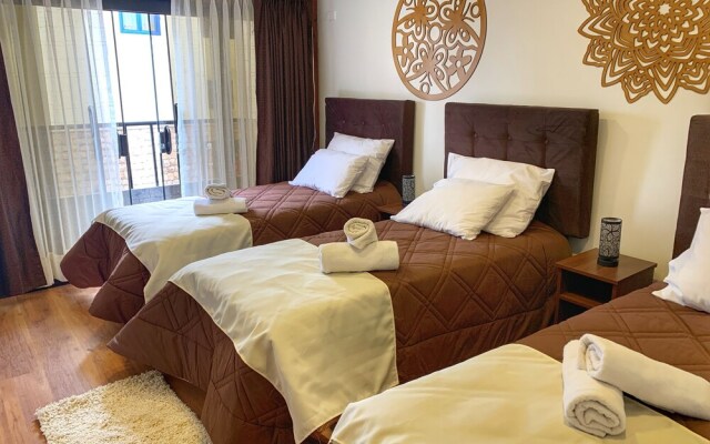 Del Niño Apartments