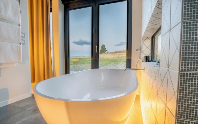 Lake Pukaki - Lake House