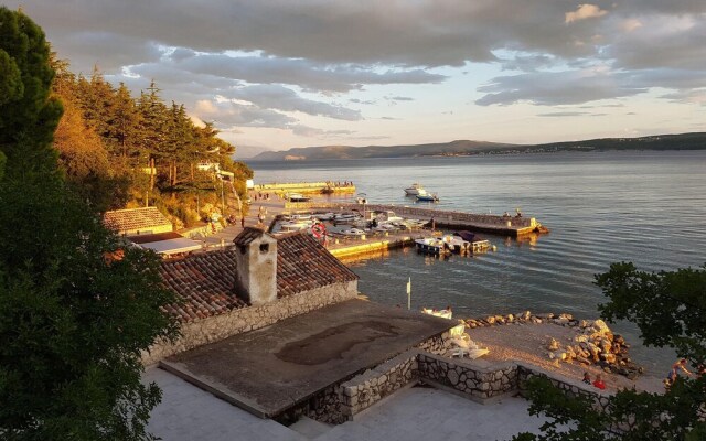 Stunning Home in Dramalj With Wifi and 2 Bedrooms