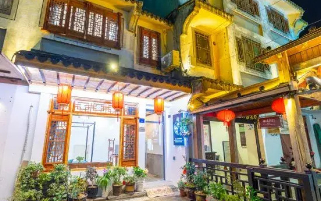 Zhouzhuang Linshui Renjia Inn