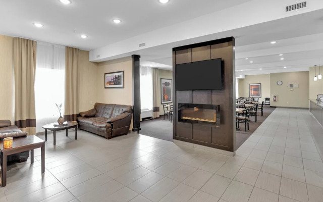 Duvernay Inn & Suites