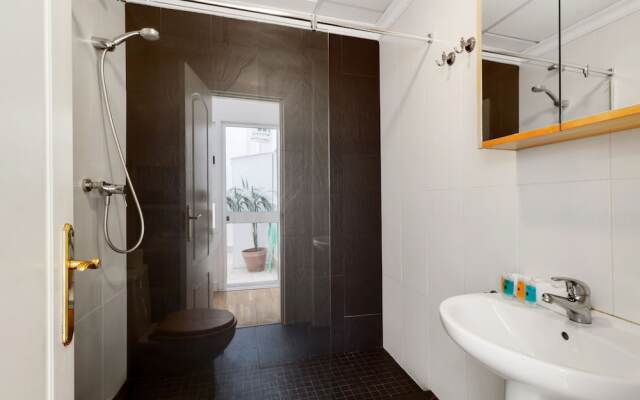 Del Parque Flats Letran