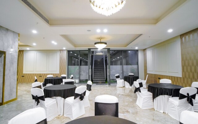 Saltstayz Select - Golf Course Road & Sector 57