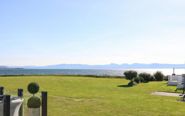 Seafront Holiday Home 2