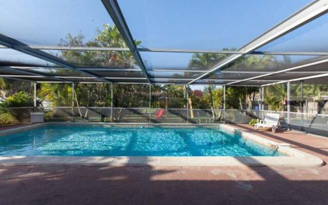 Hollywood Hills 4 Bedrooms 3 Bathrooms Home