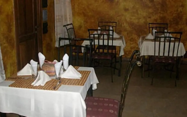 Rayporsh Hotel