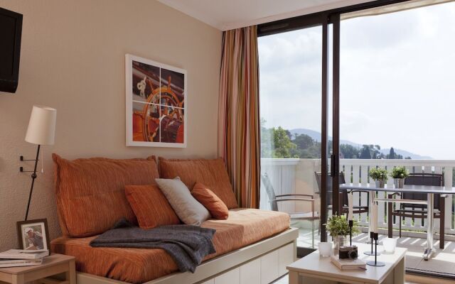 Attractive Apartment With Dishwasher, in Cozy Coastal Town