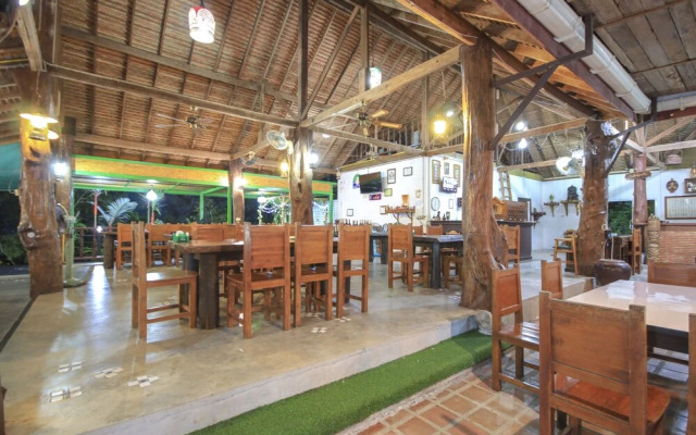OYO 75353 Loy Chalet Resort