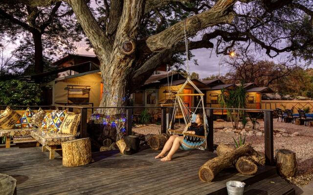 Naankuse Travellers Inn - Hostel
