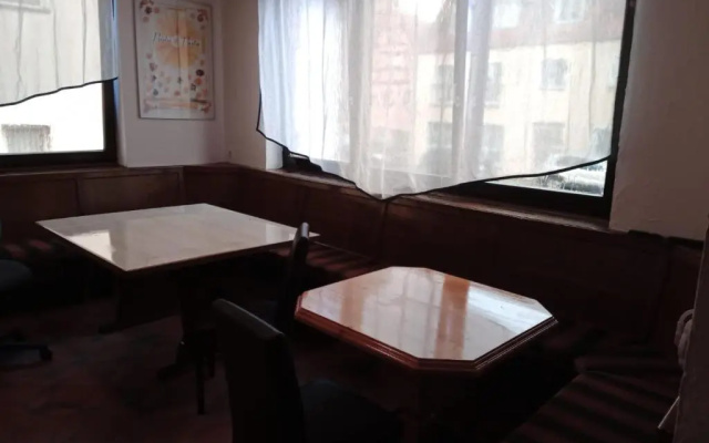 Appartementshaus. Einzelzimmer WC/Dusche, Gemeinschaftsküche, Zentral, Parkplatz kostenlos in 91639 Wolframs-Eschenbach