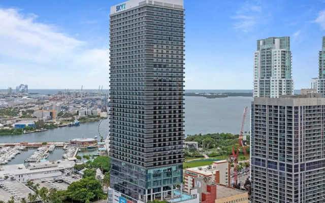 Rumrunner Downtown Pool Gym Full Service Tower