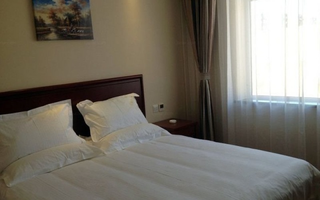 GreenTree Inn BeiJing Fengtai District WanFeng Road QiLiZhuang Metro Station Express Hotel – Guest Rooms – Beijing